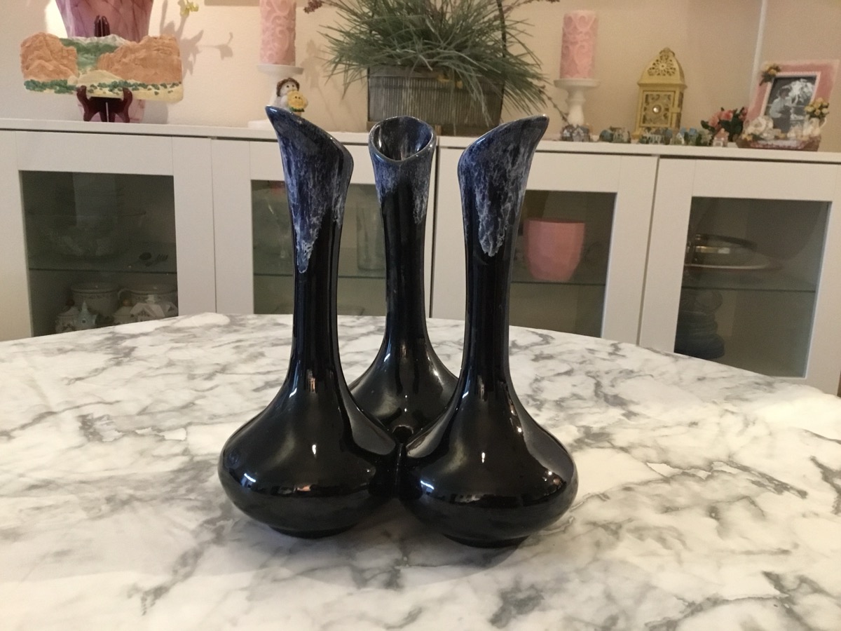 Late commercial Van Briggle triple bud vase, three joined vases in black high-gloss glaze with blue and white feathered drip